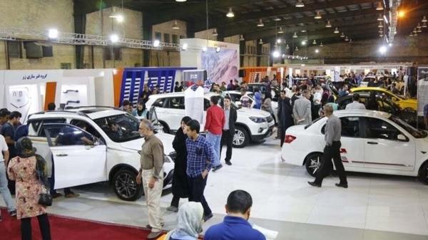 ادامه حاشیه های نمایشگاه خودرو تهران ، وزارت صمت خودروهای خودروسازان را گرو نگه داشته است؟