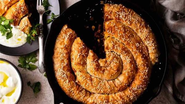 طرز تهیه بورک گوشت با خمیر یوفکا به سبک ترکیه ای و خوشمزه